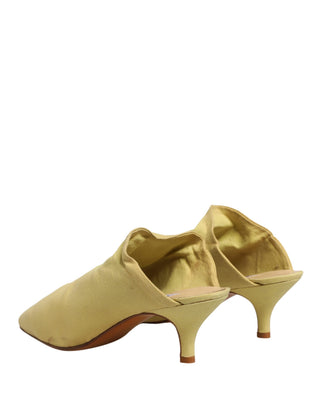Gelbe Wildleder-Mules mit Absatz