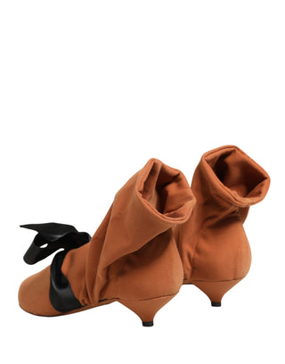 Braunschwarze Wildlederstiefeletten