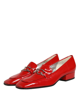 Mocasines rojos de charol sin cordones