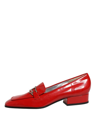 Mocasines rojos de charol sin cordones