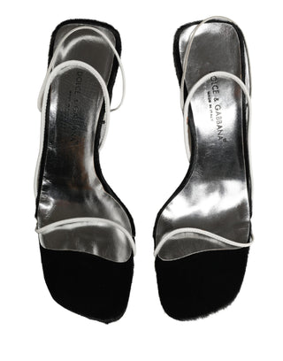 Silberne Sandalen mit Blockabsatz aus schwarzem Leder