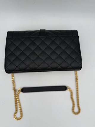 Bolso SAINT LAURENT ENVELOPE SMALL en cuero granulado negro