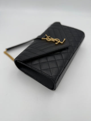 Bolso SAINT LAURENT ENVELOPE SMALL en cuero granulado negro