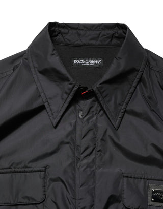 Schwarze Hemdjacke mit Logoplakette und langen Ärmeln