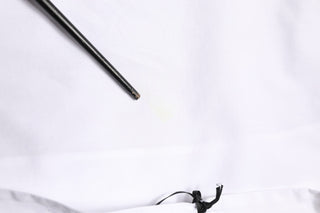 Weißes Kurzarmhemd mit Knopfleiste