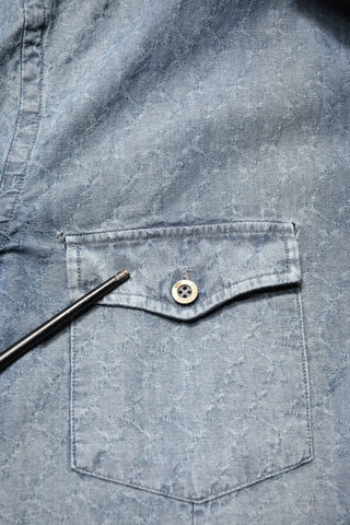 Dunkelblaues langärmliges Jeanshemd mit Kragen