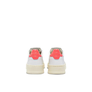 Zapatillas deportivas de cuero blancas