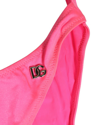 Traje de baño de una pieza rosa con recortes y pierna alta