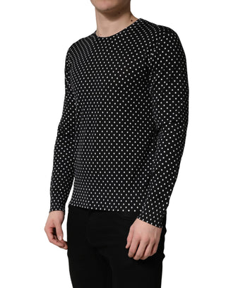 Suéter negro con lunares y cuello redondo