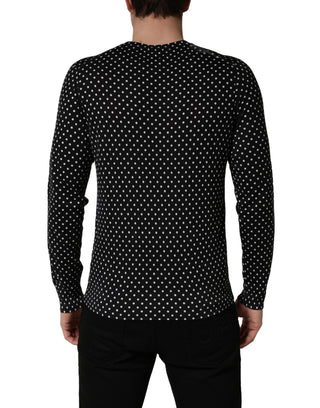 Suéter negro con lunares y cuello redondo