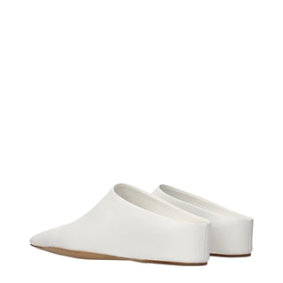 Zapatillas blancas de cuero