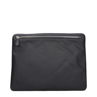 Graue Stoff-Clutch