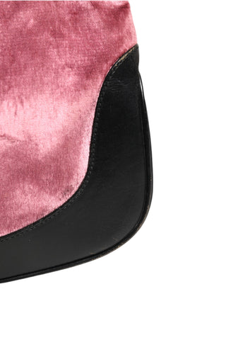 Bolso de hombro Jackie de terciopelo rosa y cuero negro
