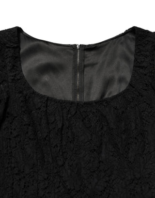 Schwarzes langes Spitzenkleid mit eckigem Ausschnitt und langen Ärmeln