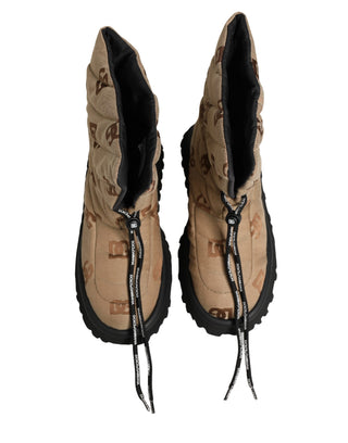 Botas de nieve marrones con cordones y logo estampado