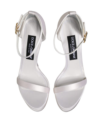 Sandalias blancas con plataforma y correa al tobillo