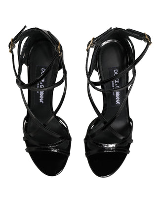 Sandalias negras de cuero con tacón de aguja