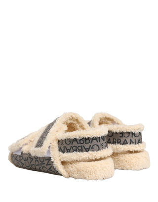 Sandalias planas con estampado de logo y piel sintética beige