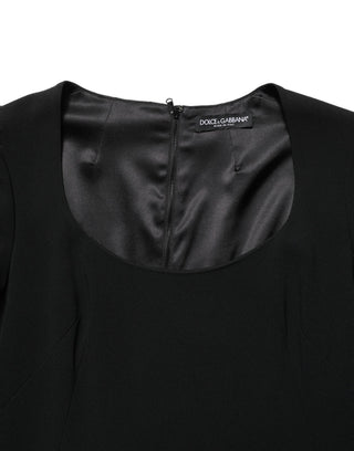Vestido mini negro con mangas largas y escote redondo  