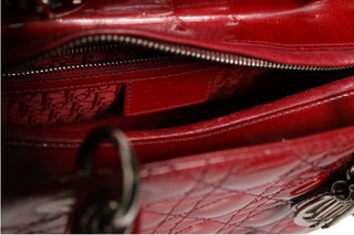 Bolso pequeño Lady Dior de cuero charol cereza con acolchado Cannage  