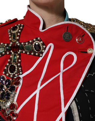 Chaqueta corta asimétrica multicolor con joyas ornamentales  