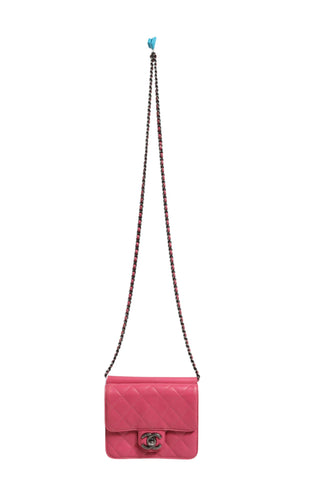 Bolso mini clásico cuadrado con solapa de cuero acolchado de cordero rosa