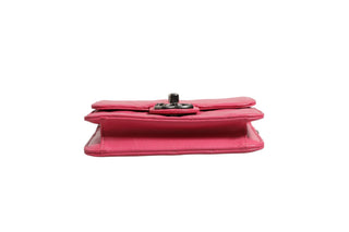 Bolso mini clásico cuadrado con solapa de cuero acolchado de cordero rosa