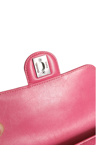 Bolso mini clásico cuadrado con solapa de cuero acolchado de cordero rosa