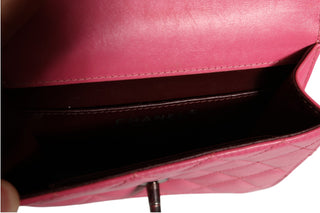 Bolso mini clásico cuadrado con solapa de cuero acolchado de cordero rosa