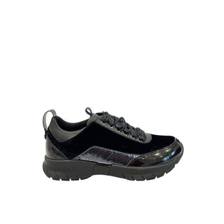 Zapatilla de tela negra para mujer