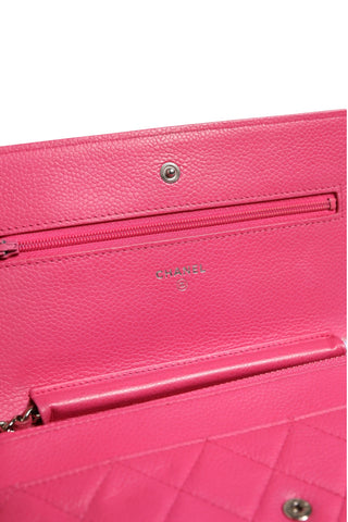 Cartera rosa acolchada de piel de cordero con cadena WOC plateada