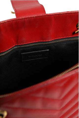 Bolso tote monograma de cuero granulado acolchado Chevron rojo