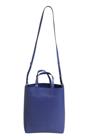 Bolso tote azul con detalles dorados