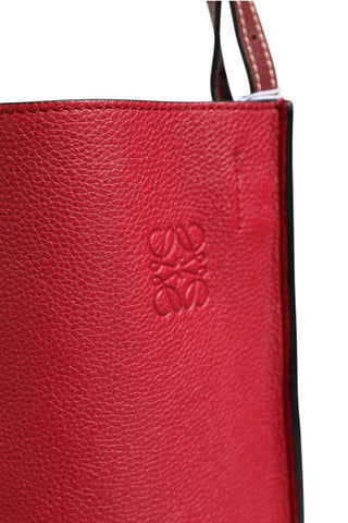 Bolso tipo cubo Gate de cuero frambuesa y vino
