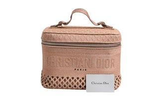 Neceser de viaje Dior bordado de malla