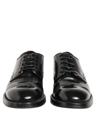 Zapatos formales derby de cuero negro con cordones  
