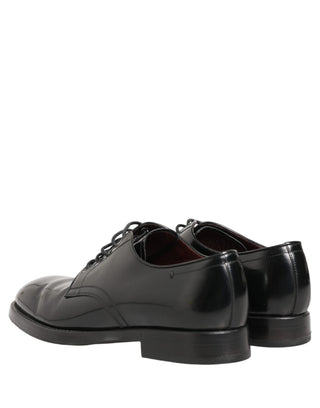 Zapatos formales derby de cuero negro con cordones  