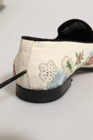 Zapatos mocasines con bordado floral blanco  