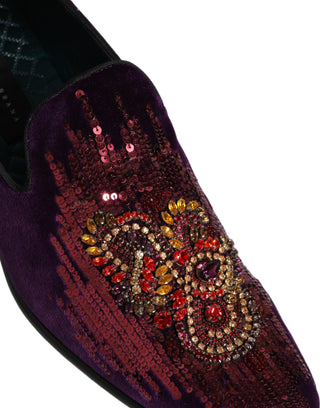 Zapatos mocasines de terciopelo violeta con pedrería y lentejuelas  