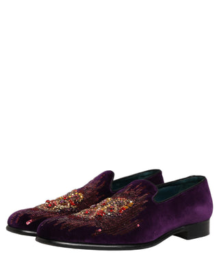 Zapatos mocasines de terciopelo violeta con pedrería y lentejuelas  