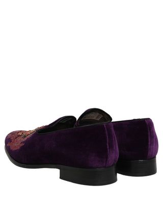 Zapatos mocasines de terciopelo violeta con pedrería y lentejuelas  