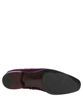 Zapatos mocasines adornados con cuentas rojo violeta  