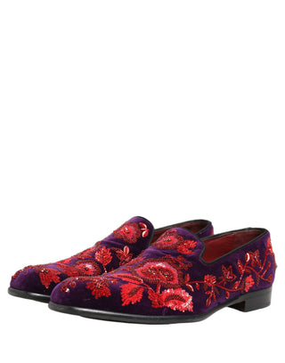 Zapatos mocasines adornados con cuentas rojo violeta  