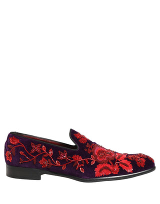 Zapatos mocasines adornados con cuentas rojo violeta  