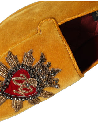 Zapatos mocasines planos amarillos de terciopelo con corazón DG