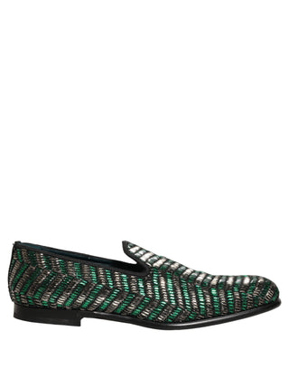 Zapatos mocasines plateados con adornos verdes de vestir