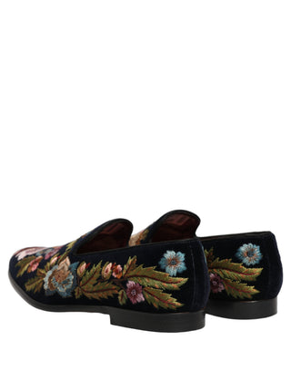 Zapatos mocasines de terciopelo negro con bordado floral  