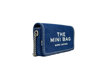 Bolso mini con cadena de denim lavado oscuro Marc Jacobs