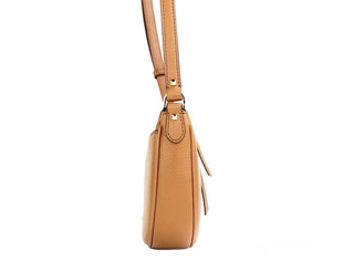 Bolso bandolera pequeño Dover de cuero granuloso en forma de media luna de Michael Kors