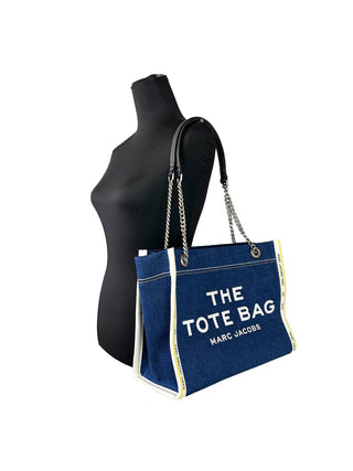 Bolso tote mediano de mezclilla con cadena de Marc Jacobs